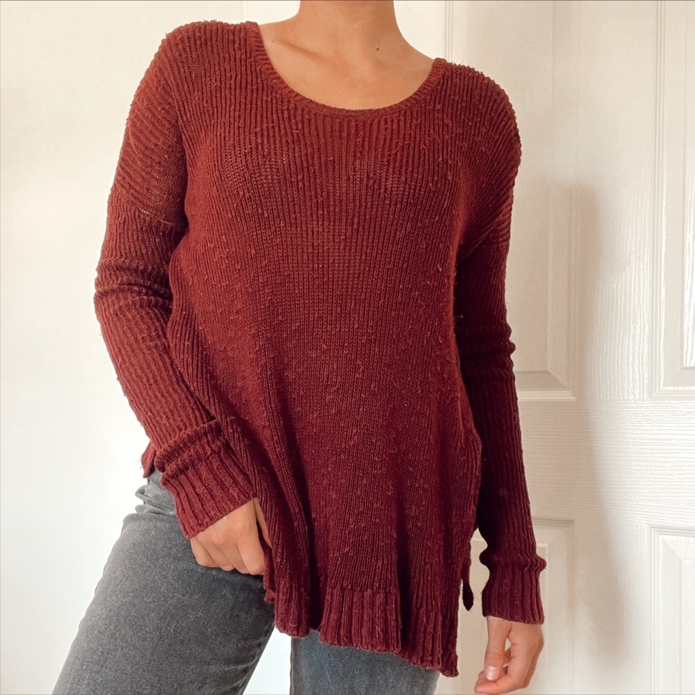 maroon sweater